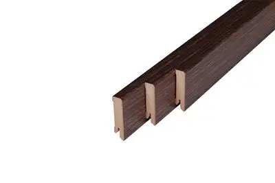 135 MDF Muurplint Smokey Mountain Hickory (15 x 60 mm. Lengte: 240 cm) Voordeelprijs